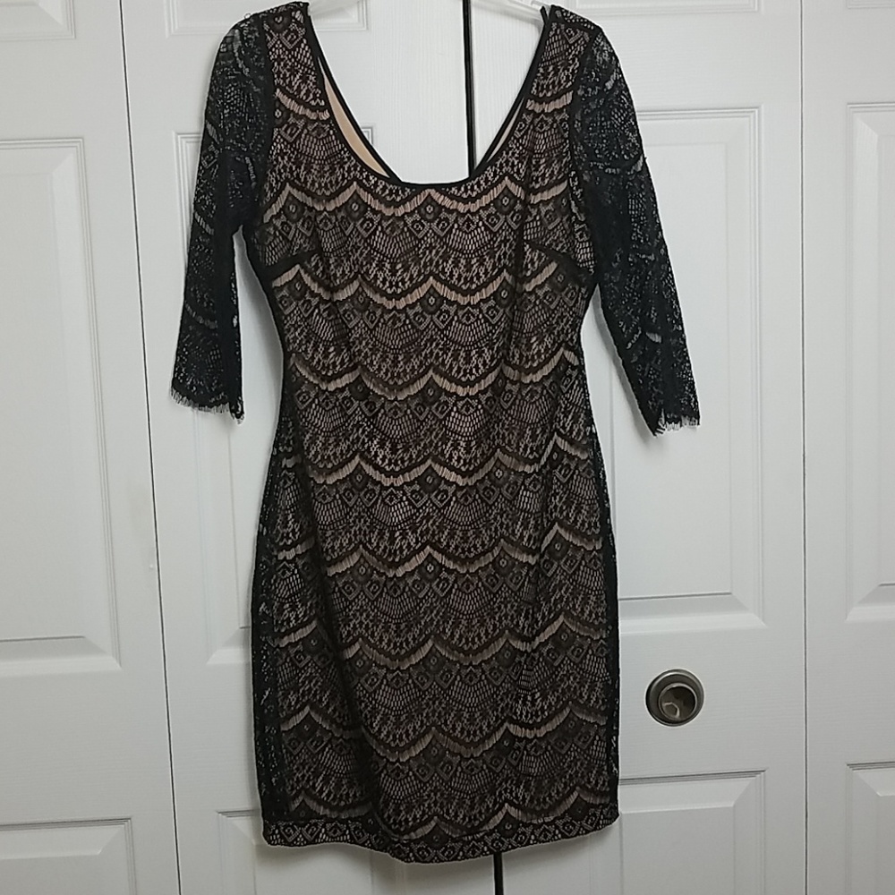 Elegant Black and Nude Scallop Lace Dress Guess